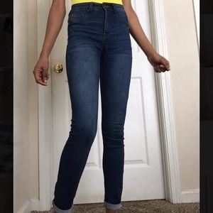 High waisted Dark Wash jeggings 😍❗️